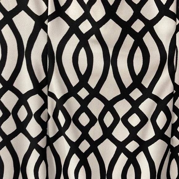 Woman’s dress - Picture 2 of 4